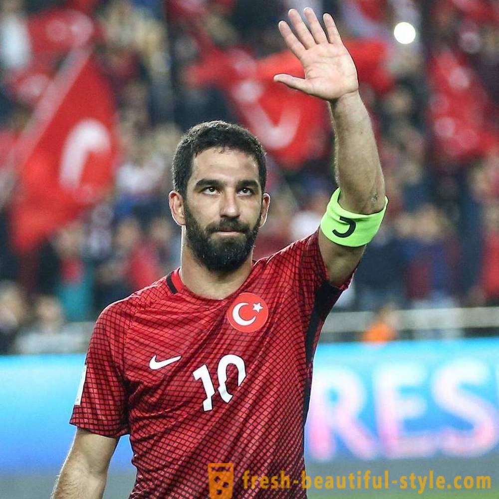 El centrocampista turco Arda Turan: la vida, la biografía y carrera