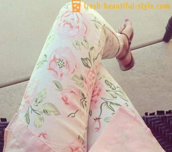 Pantalones de moda con flores - Qué a usar, estilistas asesoramiento y la mejor combinación de