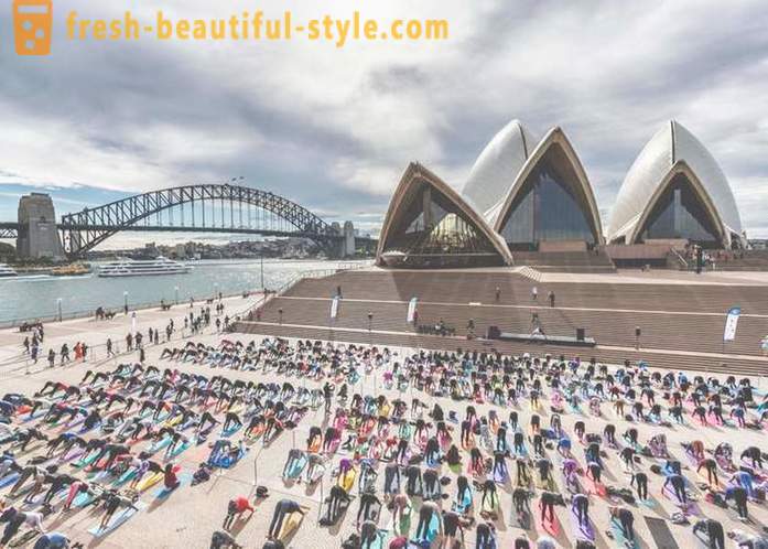 Día Internacional de Yoga celebrado en todo el mundo