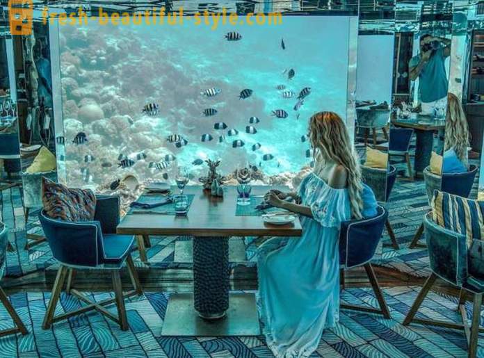 Restaurante submarino de lujo en las Maldivas