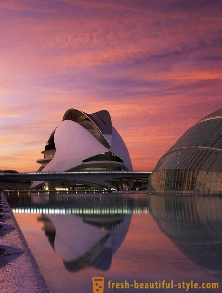 La extraordinaria arquitectura de la casa de la ópera en Valencia