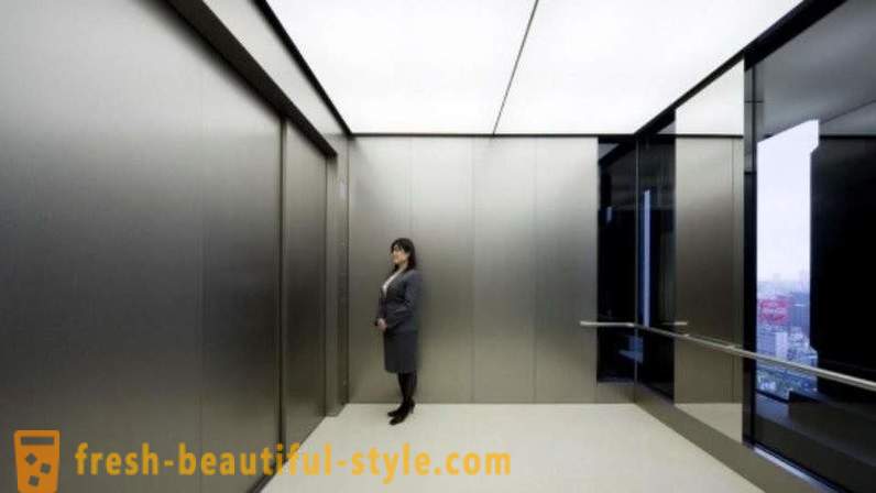 En Japón, es mejor no entrar en el ascensor primero