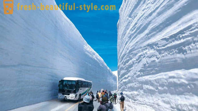 Corredor de nieve increíble en Japón