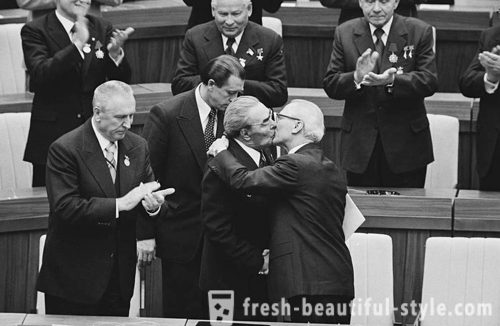 Mientras los líderes mundiales trataron de evitar besar a Brezhnev