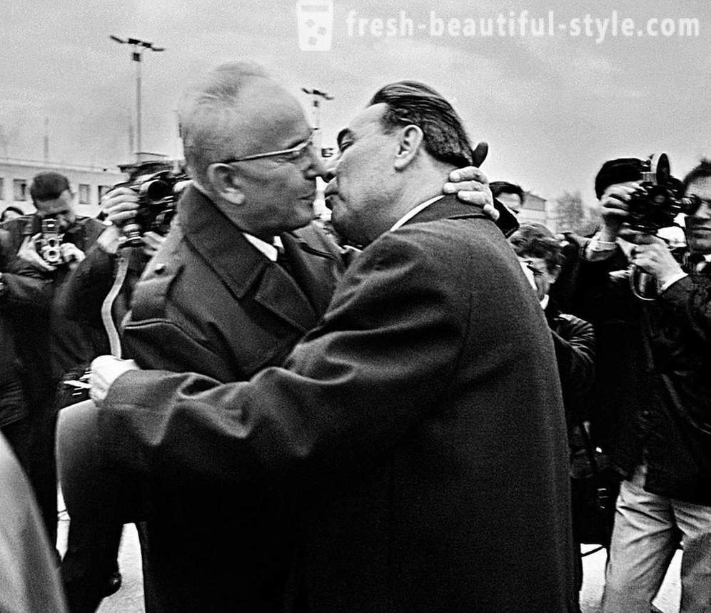 Mientras los líderes mundiales trataron de evitar besar a Brezhnev
