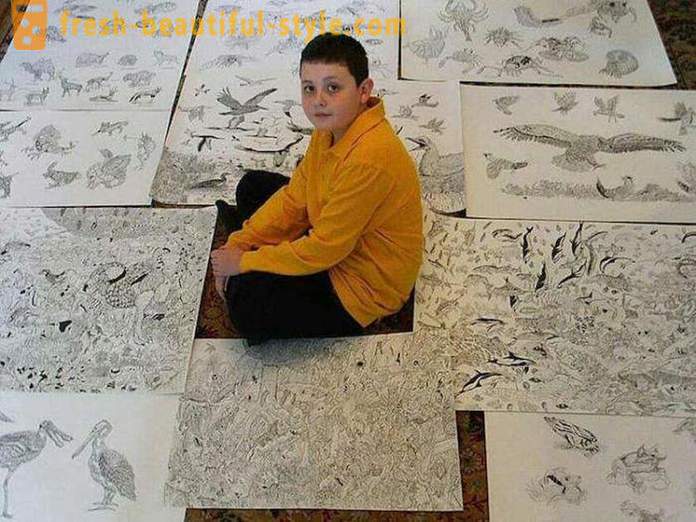 Adolescente serbio dibuja retratos aturdimiento de los animales por medio de un lápiz o bolígrafo pluma