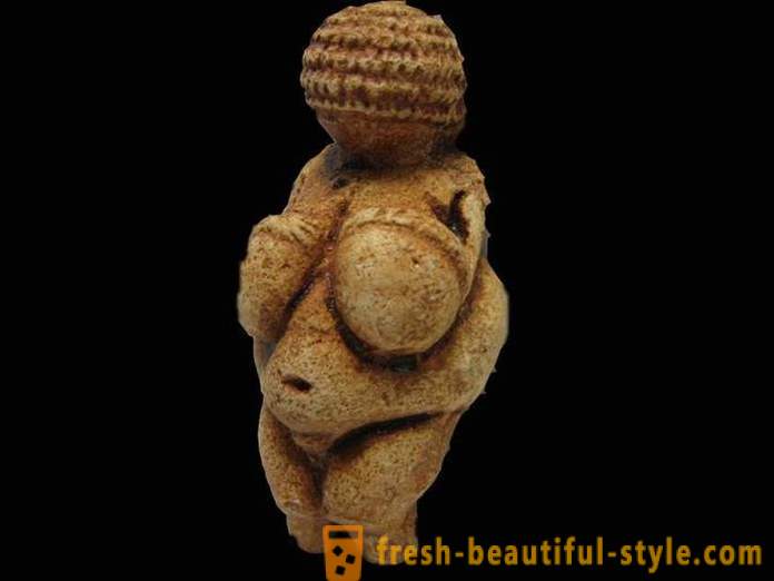Moda para los pechos de la mujer desde el Paleolítico hasta la actualidad