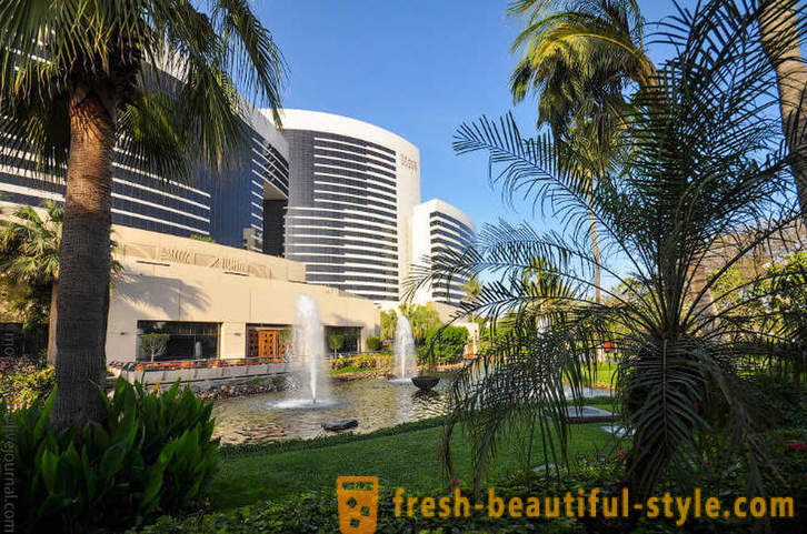 Caminar sobre el hotel de lujo Grand Hyatt Dubai