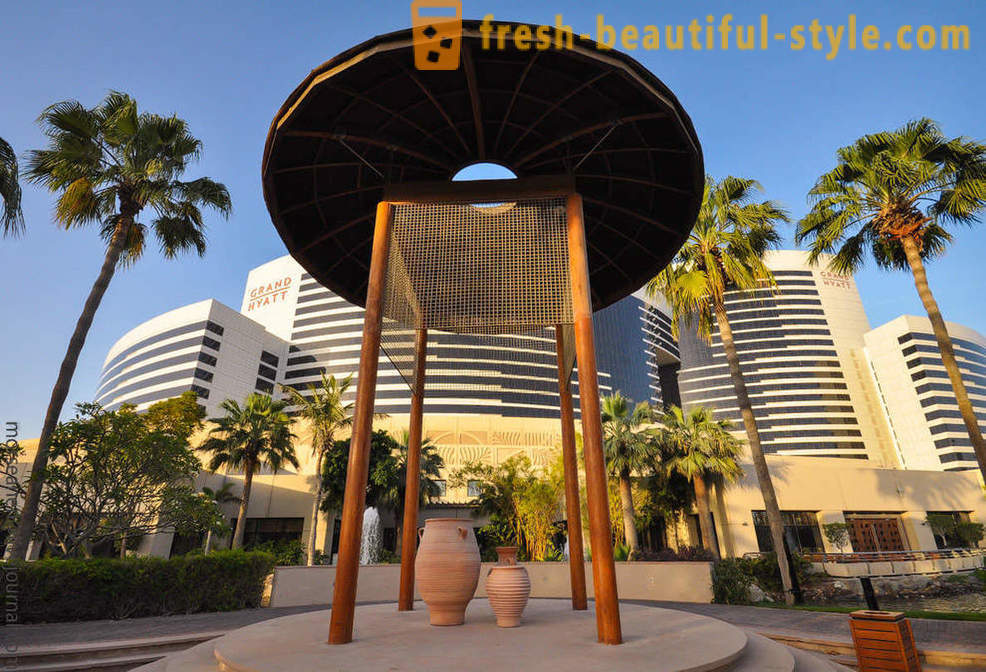 Caminar sobre el hotel de lujo Grand Hyatt Dubai