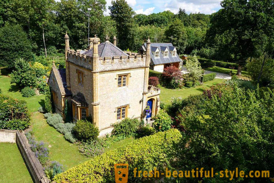 Un castillo en miniatura en Warwickshire se pueden comprar por un precio razonable