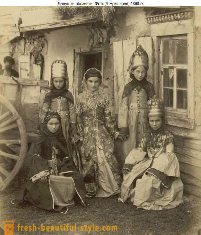 ¿Cuáles son los grupos étnicos de la Federación de Rusia llamada la más bella