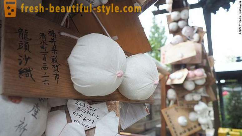 En Japón, hay un templo dedicado a la mama de la mujer, y eso está bien
