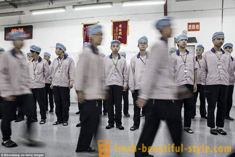 Medios británicos mostraron la vida diaria de la gente que monta el iPhone en China