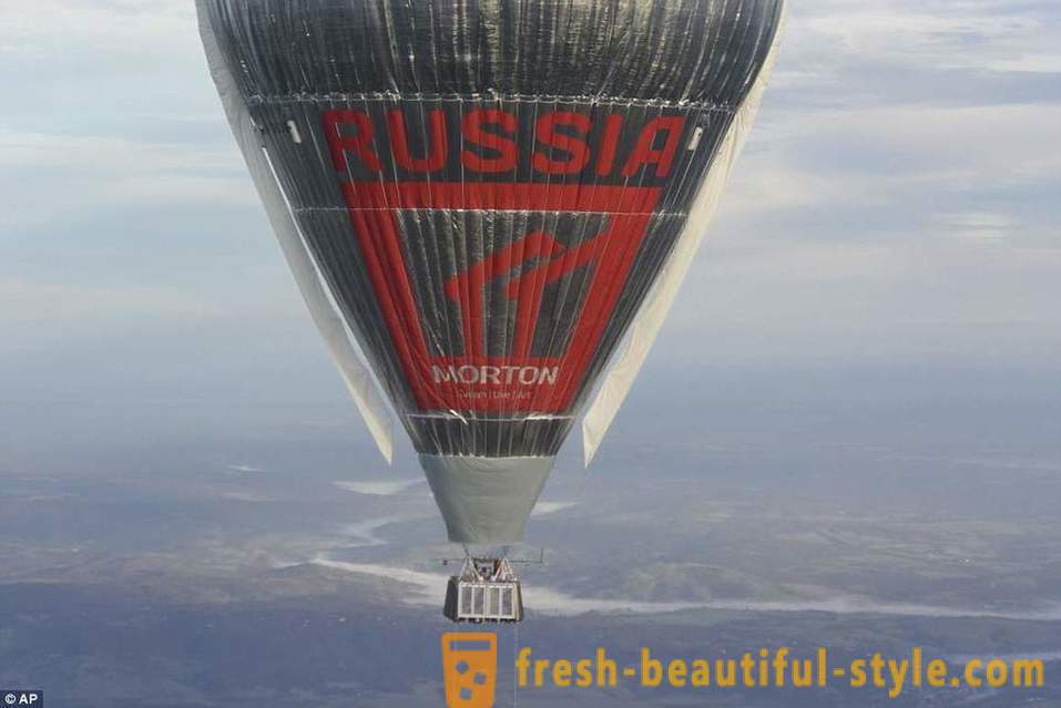 Sacerdote ruso Fedor Konyukhov estableció un récord mundial para la gira mundial en un globo