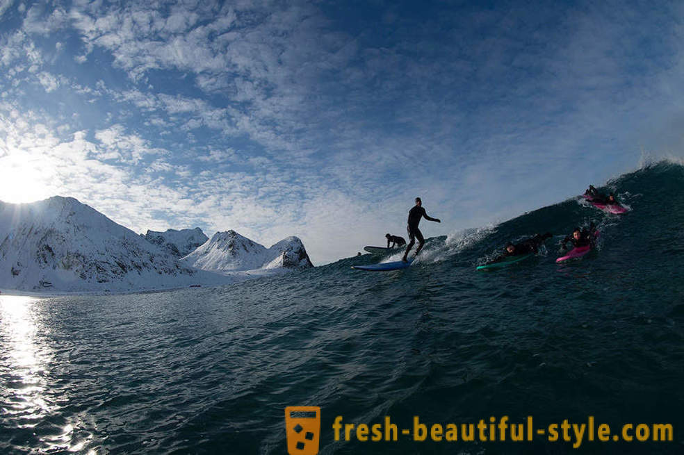 Surfistas extrema del Ártico