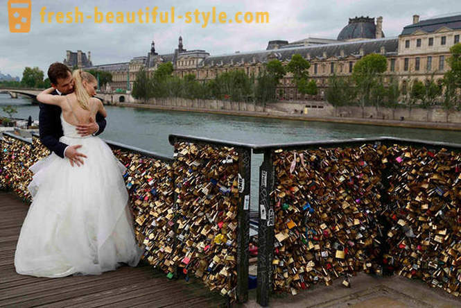 Millones de pruebas de amor retirados del Pont des Arts en París