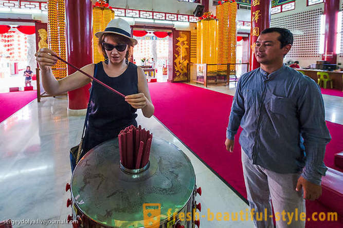 Excursión a los hindúes y chinos templos en Kuala Lumpur