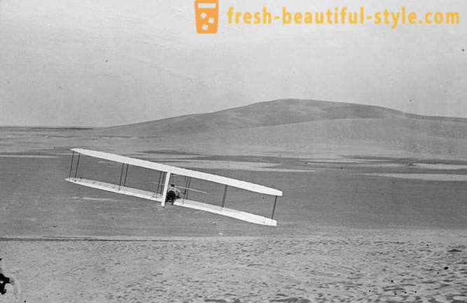 El primer vuelo tripulado en avión