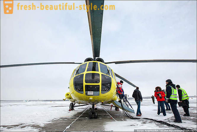 Volar en helicóptero Mi-8 en Surgut nieve