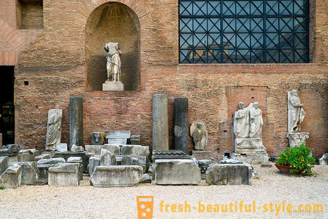 Caminando por los antiguos baños en Roma