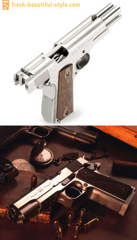 La primera dvuhstvolny pistola de auto-carga