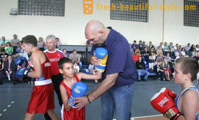 Boxeador ruso Nikolai Valuev: la altura y el peso, la familia, los niños