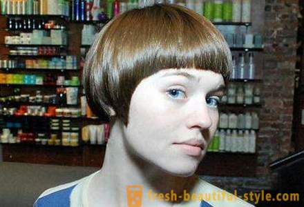 Corte de pelo por pelo corto con flequillo corto. cortes de pelo de las mujeres populares