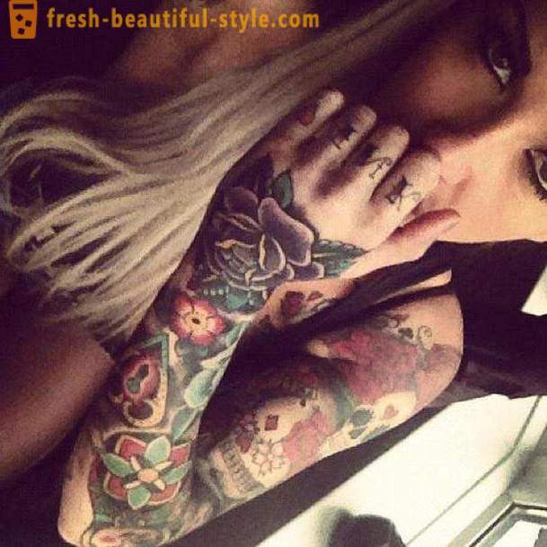 Tatuaje de las mujeres en el brazo: la expresión atractiva