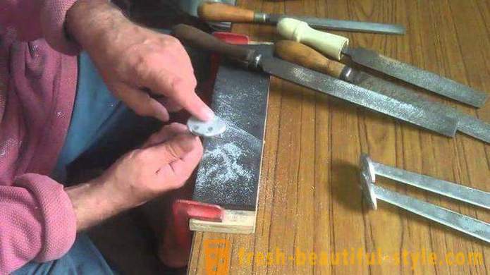 Kwok propias manos: los dibujos. Como hacer un pájaro de mal agüero para el siluro con las manos?