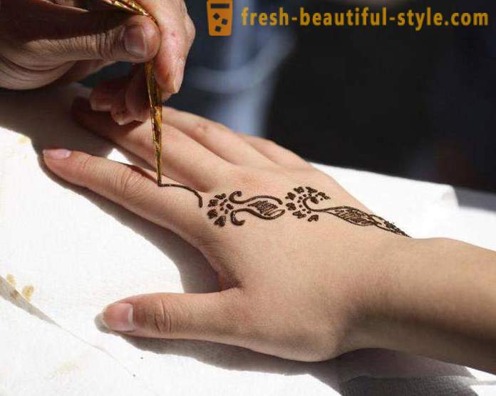 Los tatuajes temporales de 3 meses sin el uso de henna y su aplicación