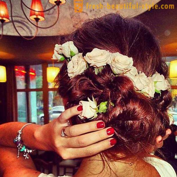 Peinado hermoso y simple para los invitados a la boda