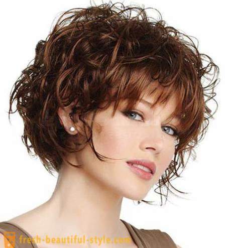 El pelo rizado: estilo, estilos de cabello, corte de pelo. cortes de pelo corto para el pelo rizado