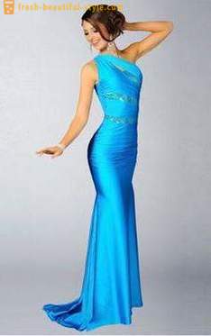De lo que debe llevar el vestido azul? vestido azul en el piso