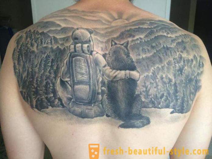 Tatuaje de los hombres en la espalda: ventajas, desventajas y opciones bocetos.