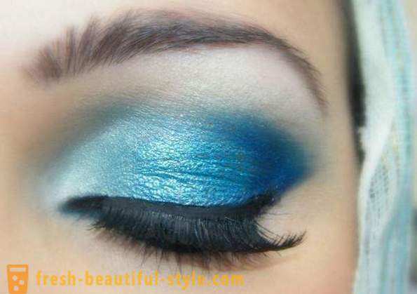 Maquillaje para ojos azul-gris: instrucciones paso a paso con fotos