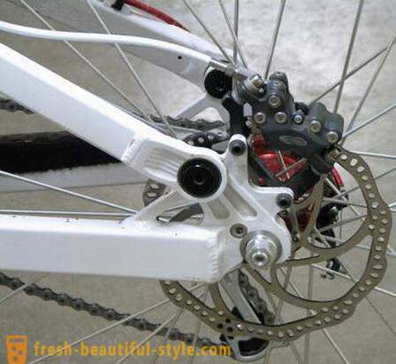 Cómo ajustar los frenos de una bicicleta? Los frenos traseros en una bicicleta