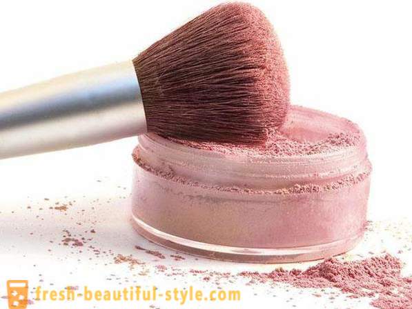 Hermoso y el maquillaje natural o cómo aplicar el colorete