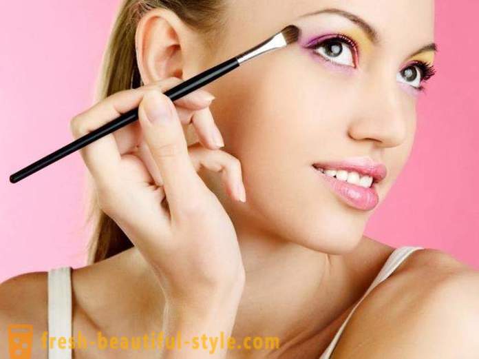 ¿Cómo aumentar el maquillaje de los ojos: 5 de normas universales